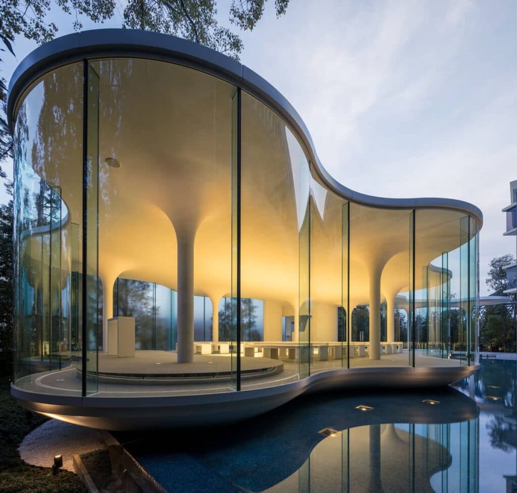 Bent glass building